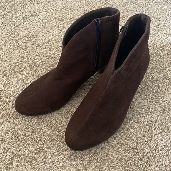 📦 🚚 EVERYTHING MUST GO! Munro Women's Robyn Brown - Main Image